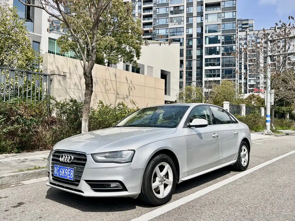 Audi A4L 2013 — фото 1