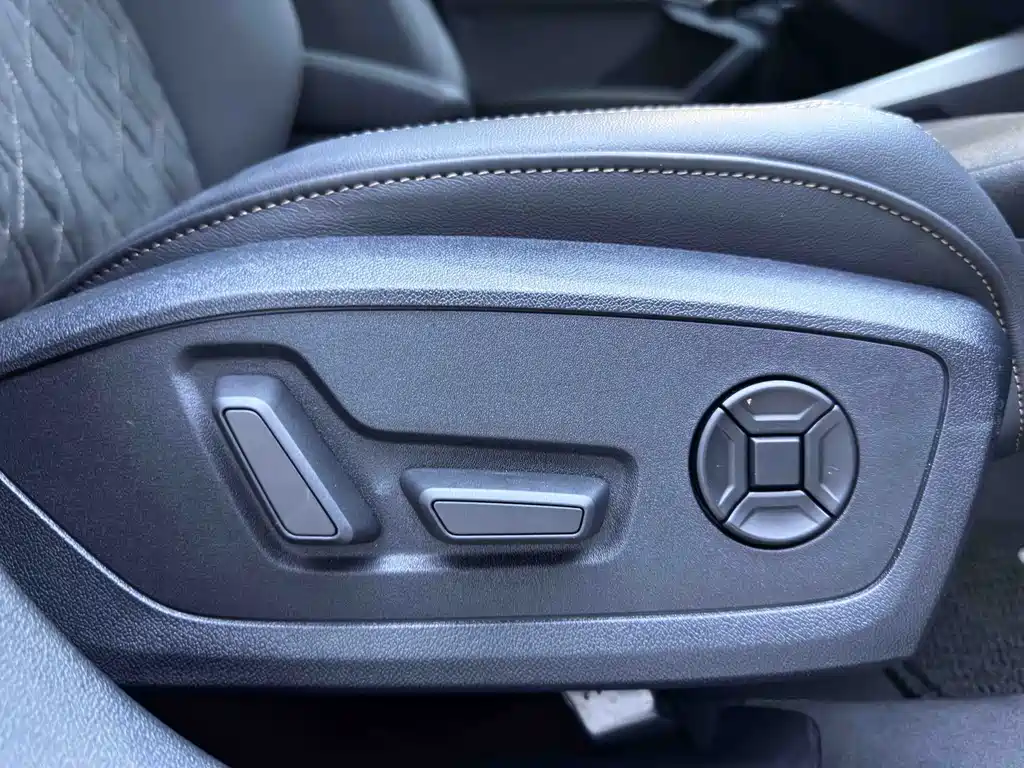 Audi A3 2023 — фото 22