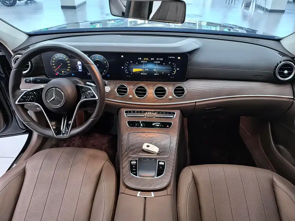 Mercedes-Benz E-Class 2023 — фото 6