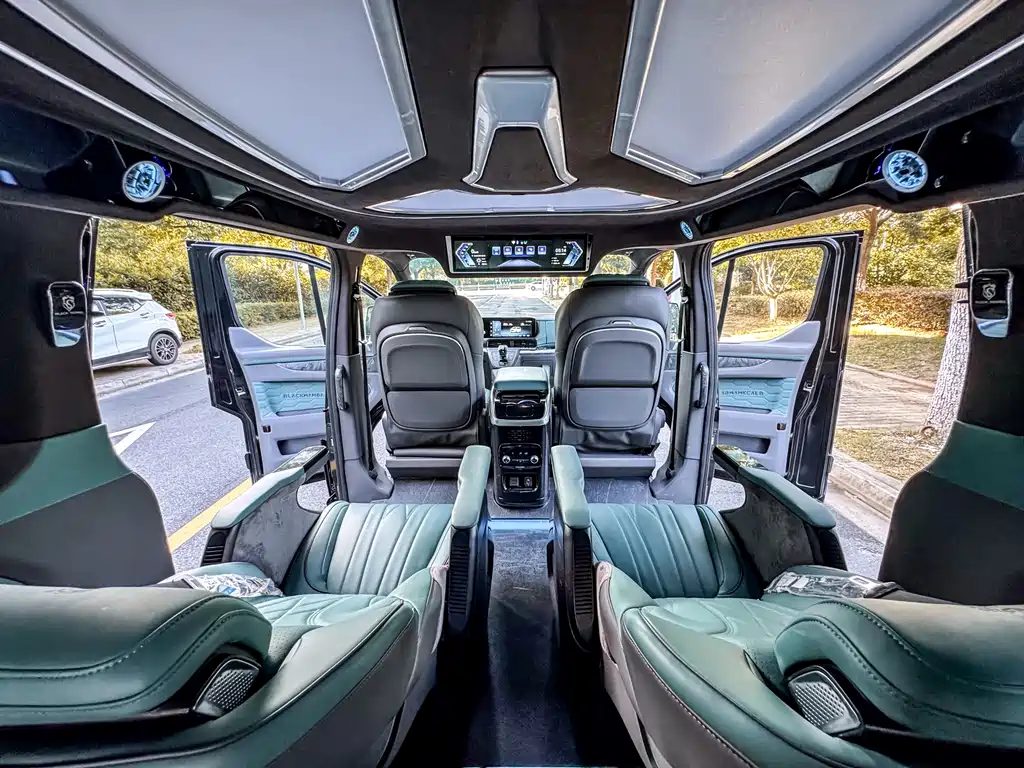 Ford Tourneo 2026 — фото 13