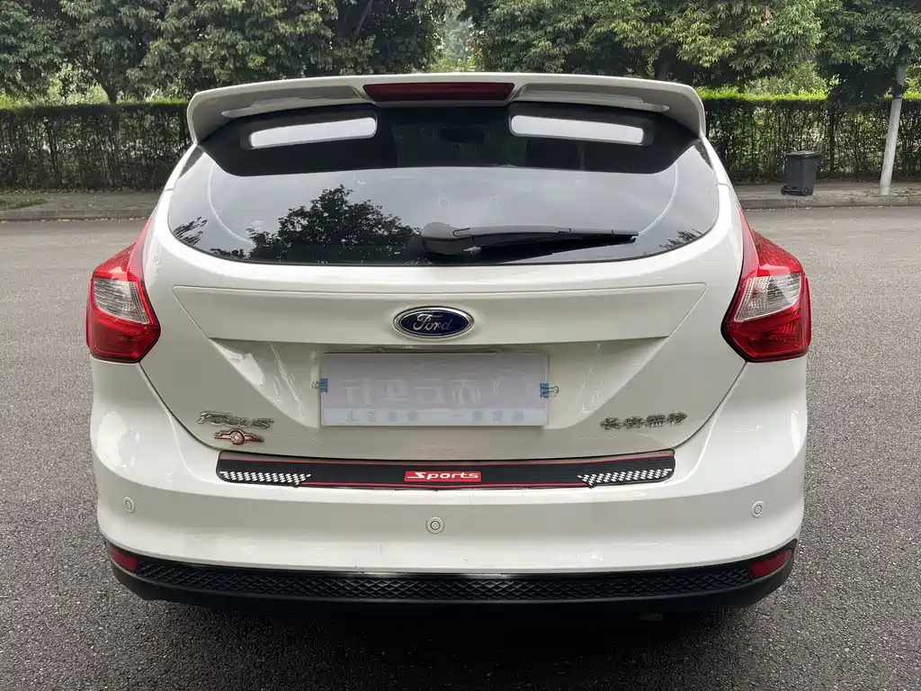 Ford Focus 2015 — фото 11