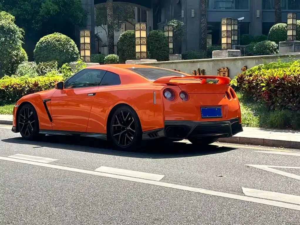 Nissan GT-R 2017 — фото 8