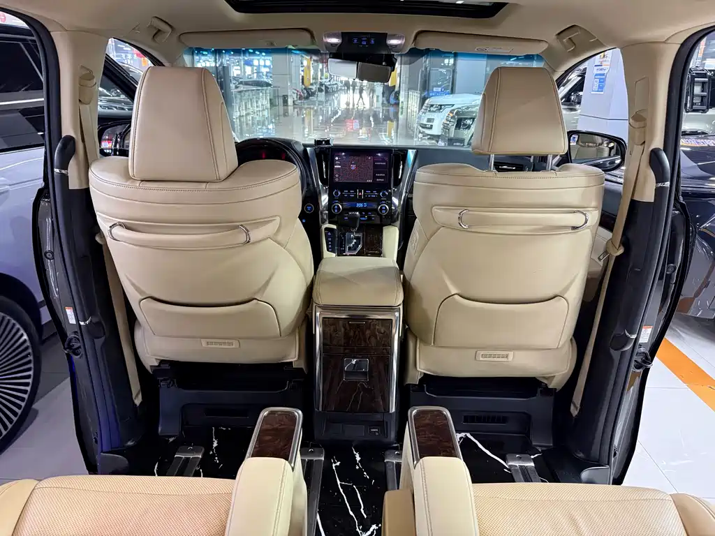 Toyota Alphard 2022 — фото 14