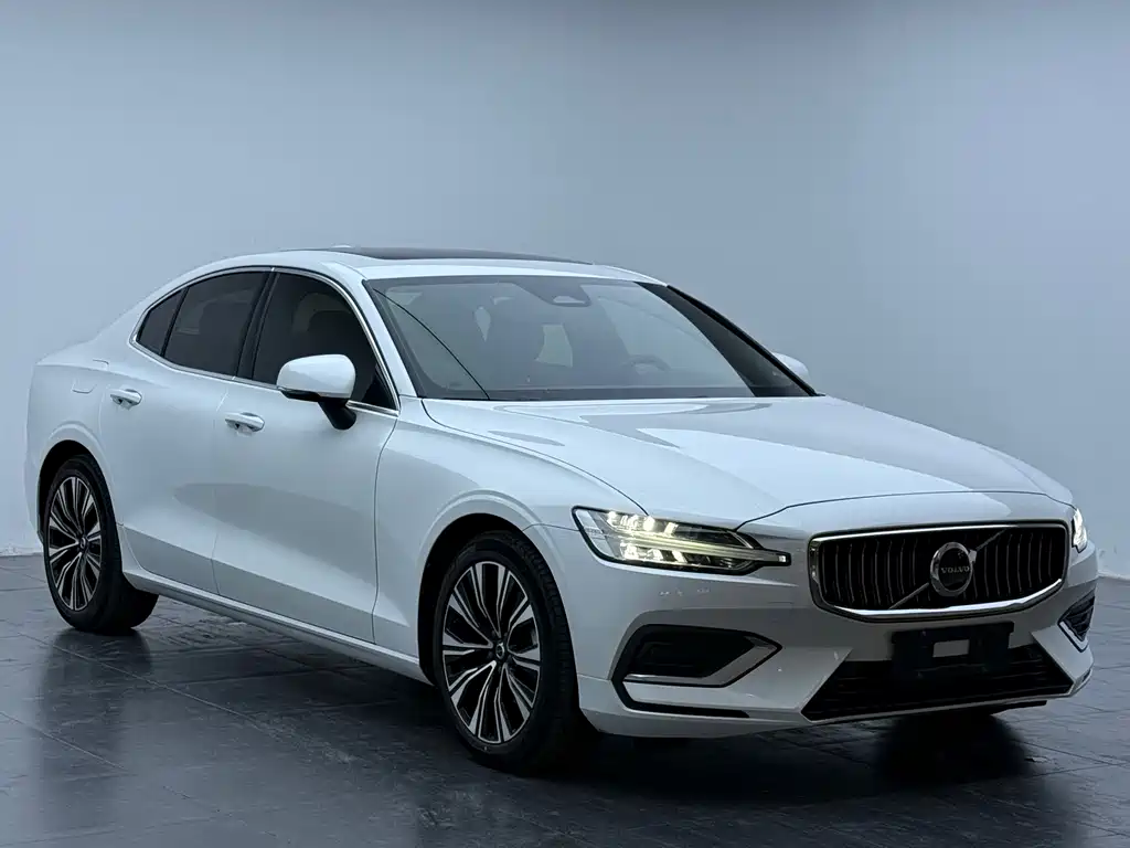 Volvo S60 2023 — фото 3