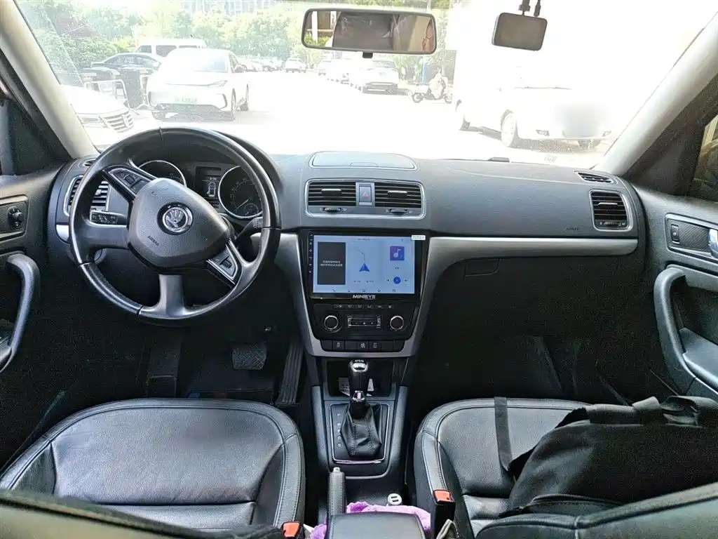 Skoda Yeti 2015 — фото 13