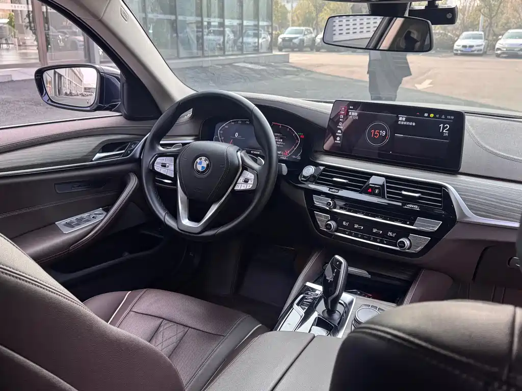 BMW 5 Series 2020 — фото 12