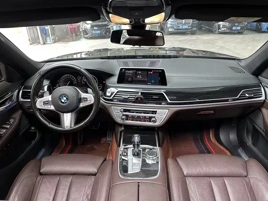 BMW 7 Series 2019 — фото 14