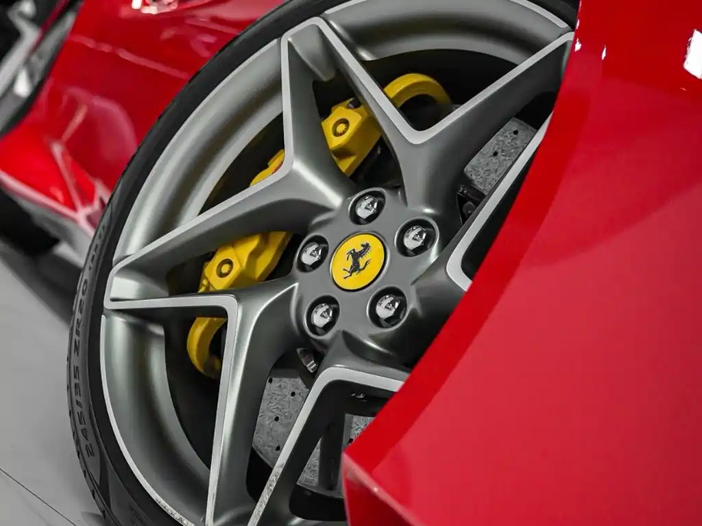 Ferrari F8 2021 — фото 14