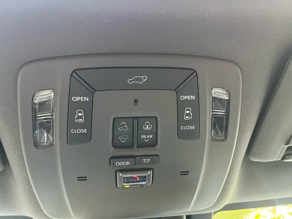 Toyota Sienna 2022 — фото 38