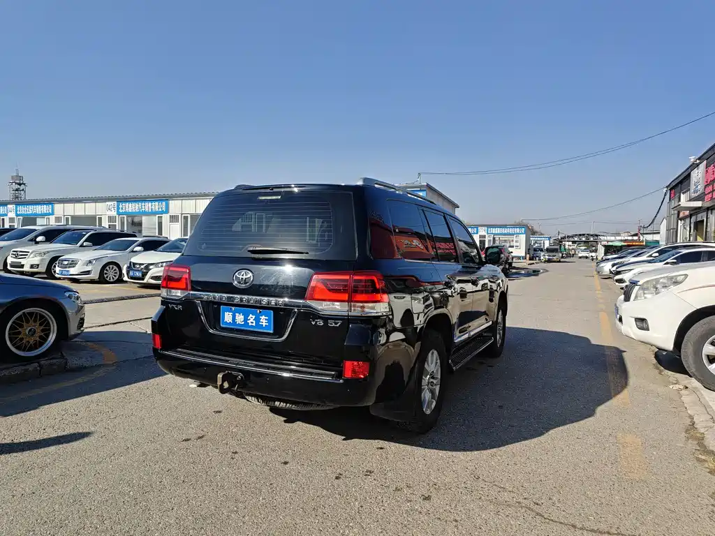 Toyota Land Cruiser 2018 — фото 18