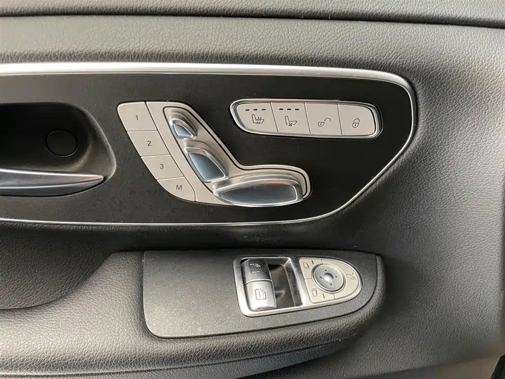 Mercedes-Benz V-Class 2018 — фото 10