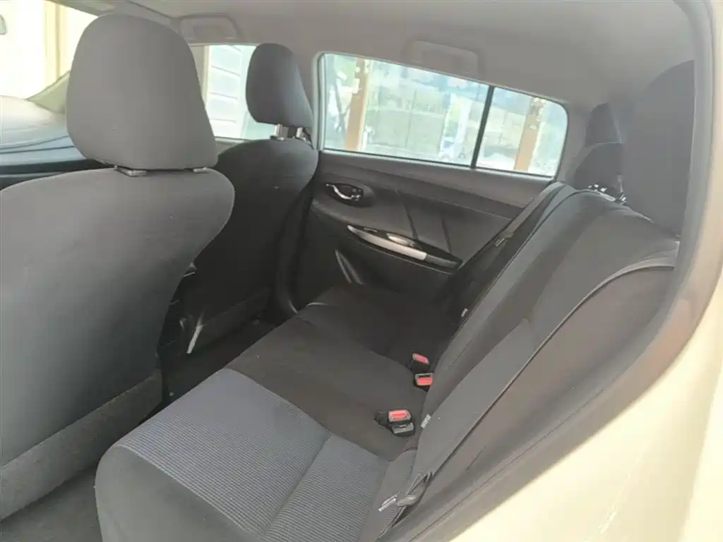 Toyota Yaris L 2015 — фото 17