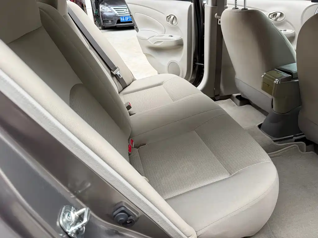 Nissan Sunny 2012 — фото 10