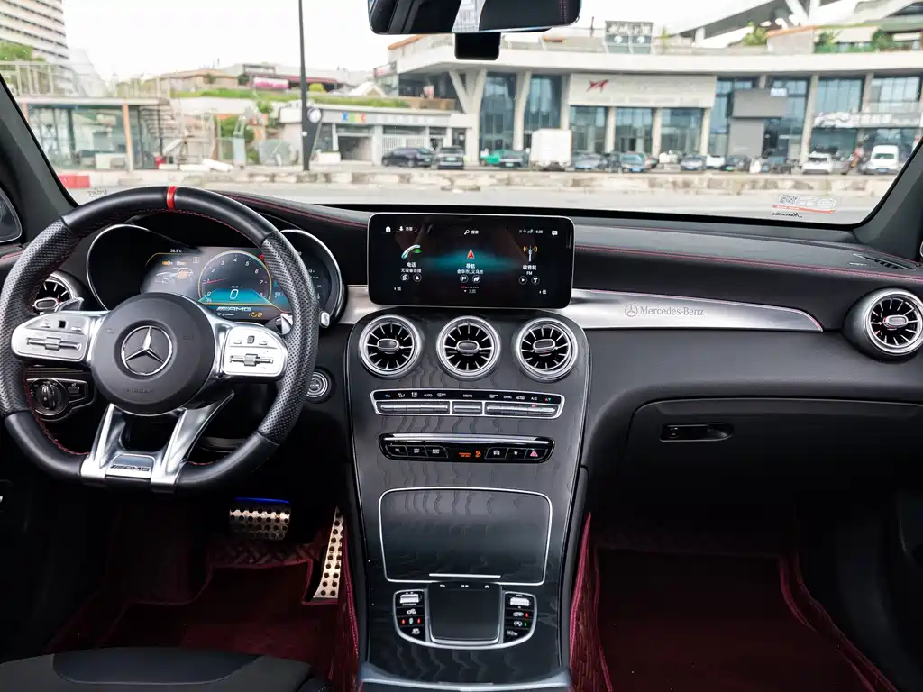 Mercedes-Benz GLC AMG 2023 — фото 6