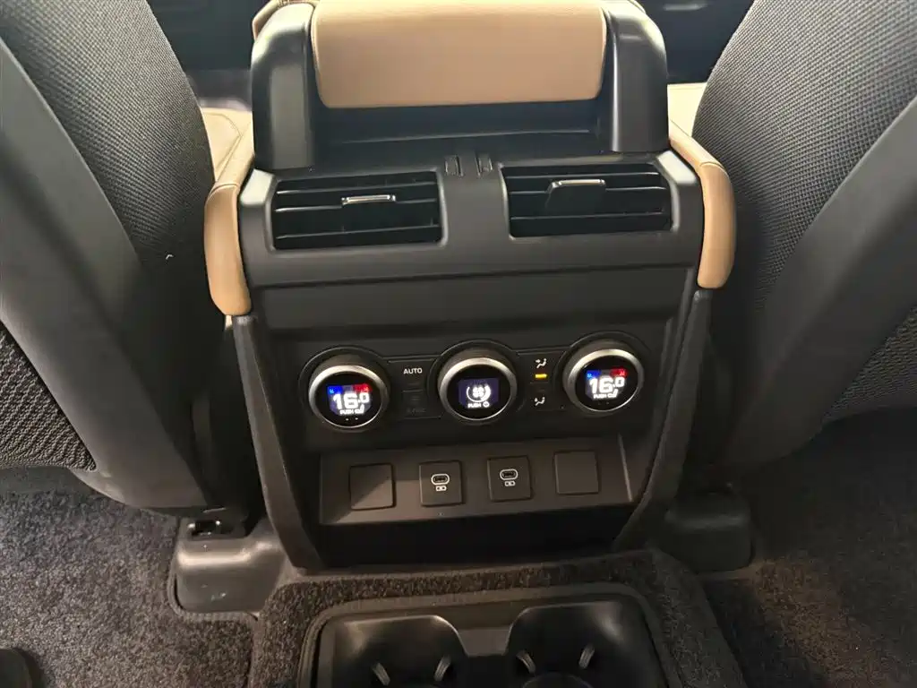 Land Rover Defender 2025 — фото 20