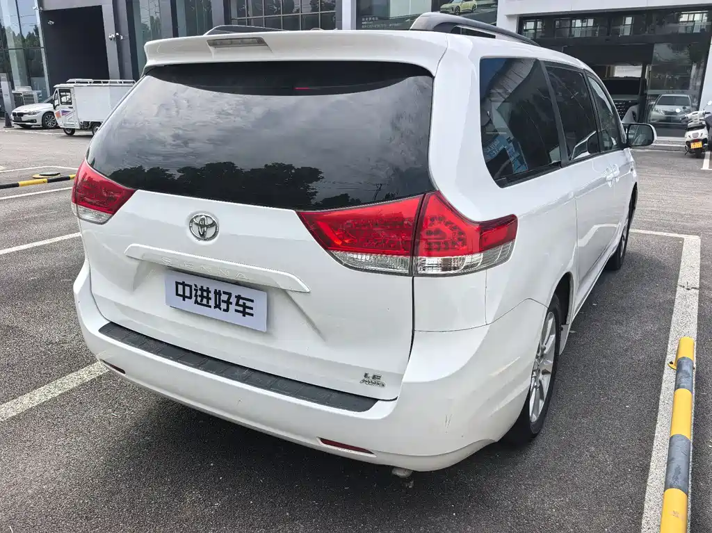 Toyota Sienna 2013