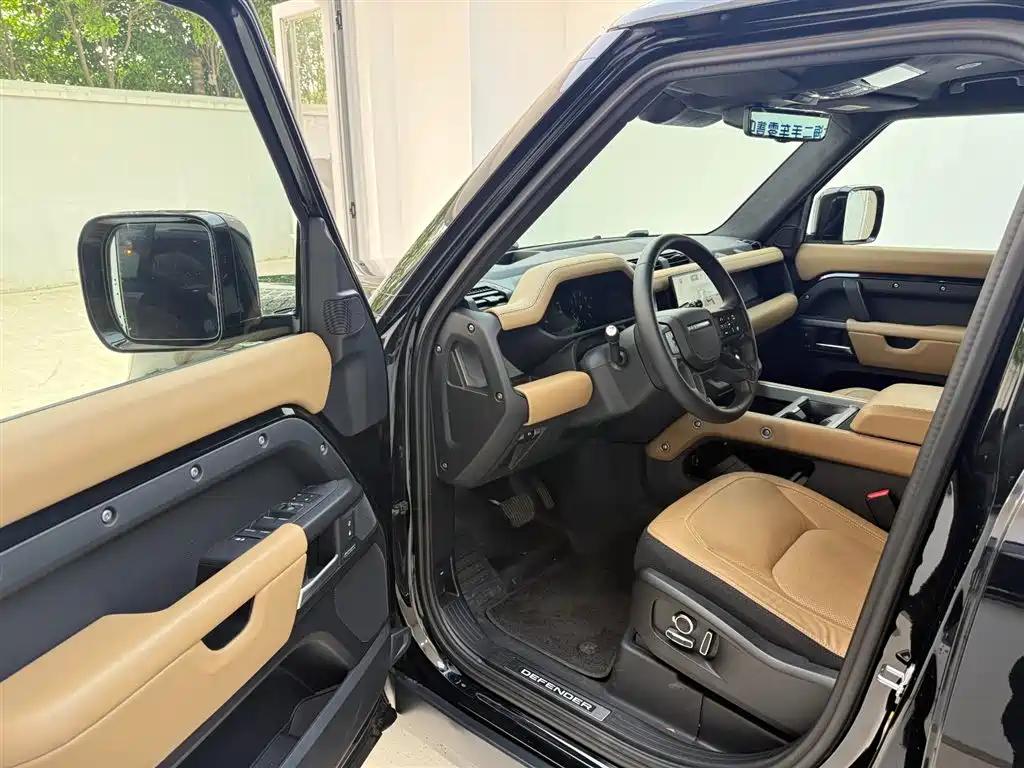 Land Rover Defender 2025 — фото 12