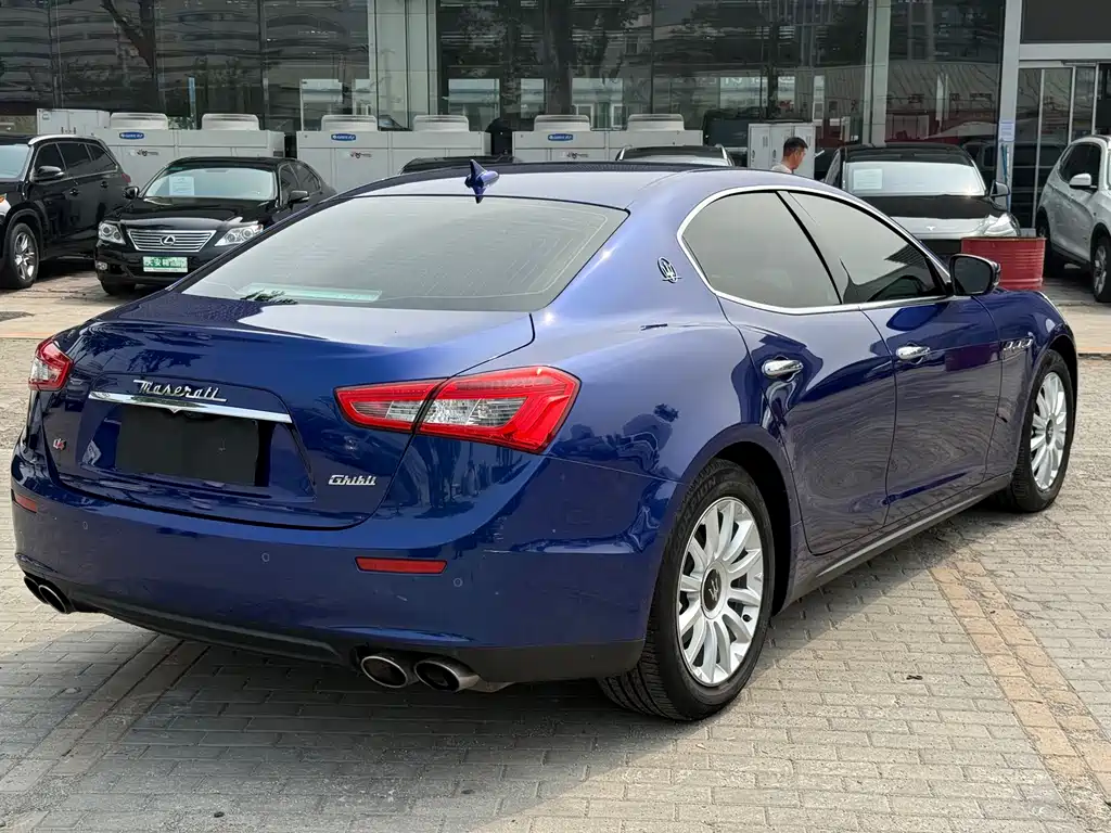 Maserati Ghibli 2017 — фото 20