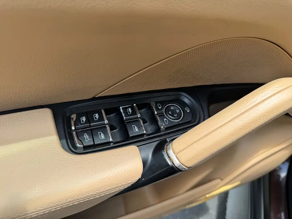 Porsche Cayenne 2017 — фото 23