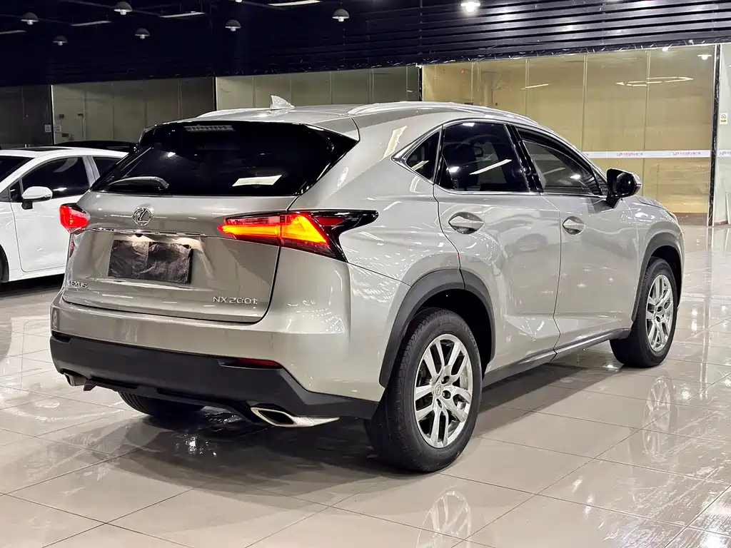 Lexus NX 2017 — фото 11