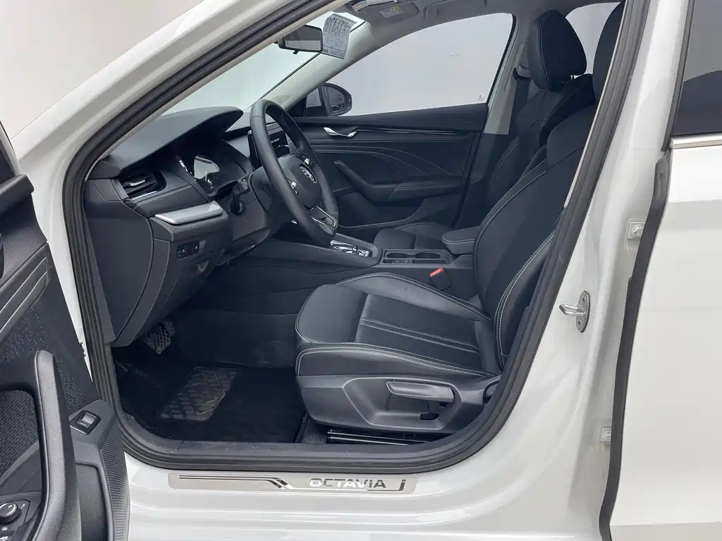 Skoda Octavia 2024 — фото 11