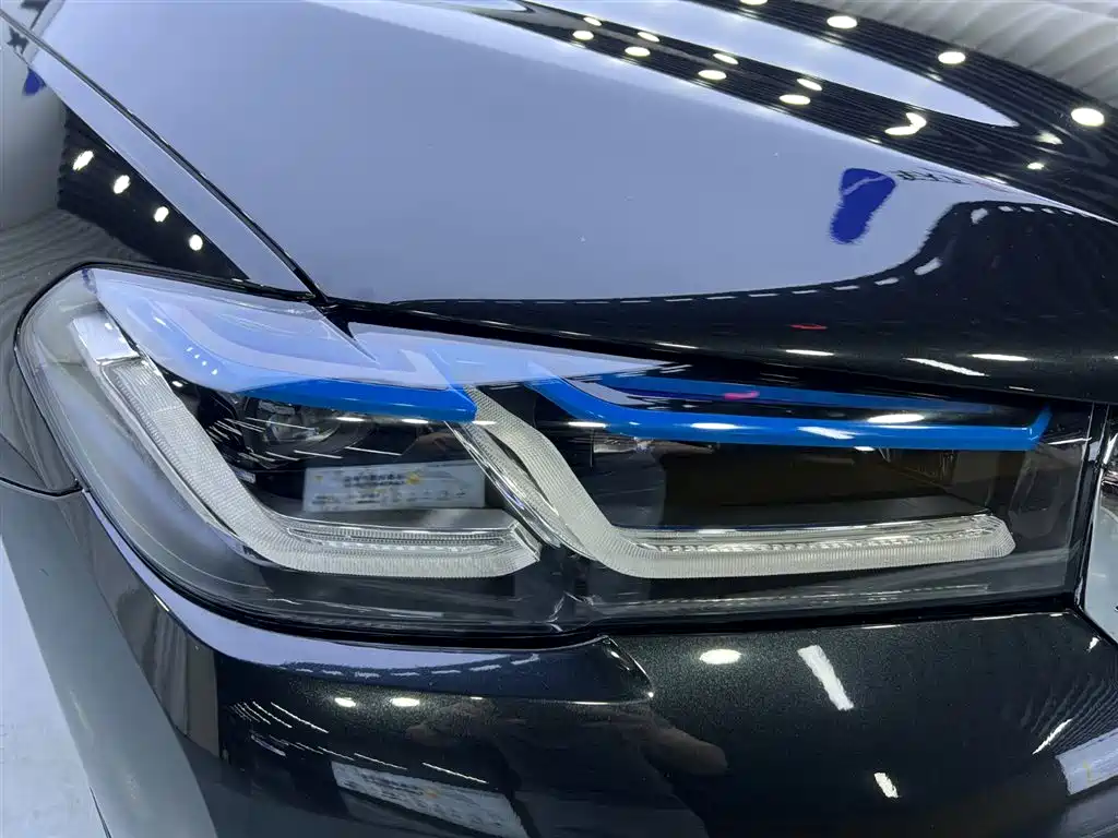 BMW 5 Series 2019 — фото 22