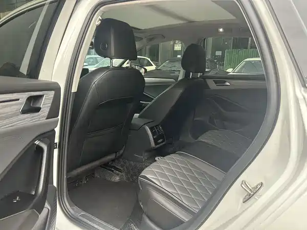 Volkswagen Sagitar 2024