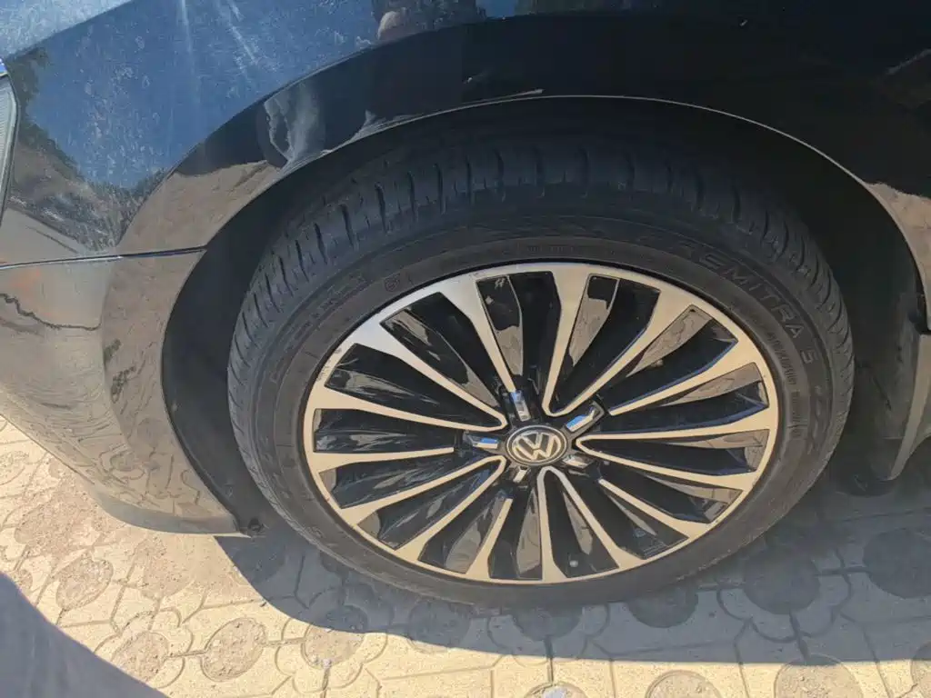 Volkswagen Passat 2017 — фото 23
