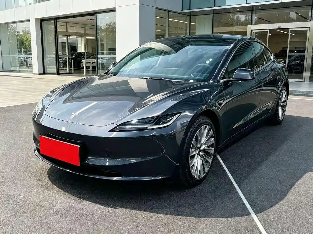 Tesla Model 3 2025 — фото 3