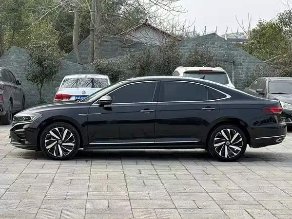 Volkswagen Passat 2023