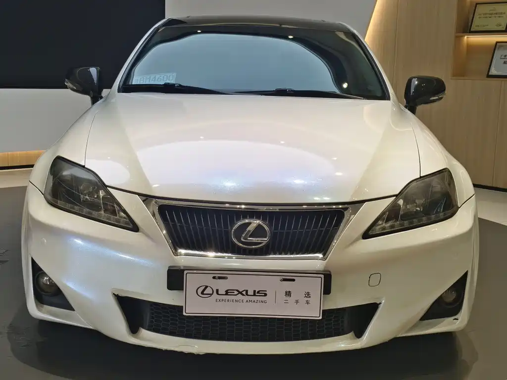 Lexus IS 2012 — фото 1