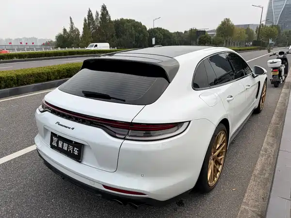 Porsche Panamera 2021