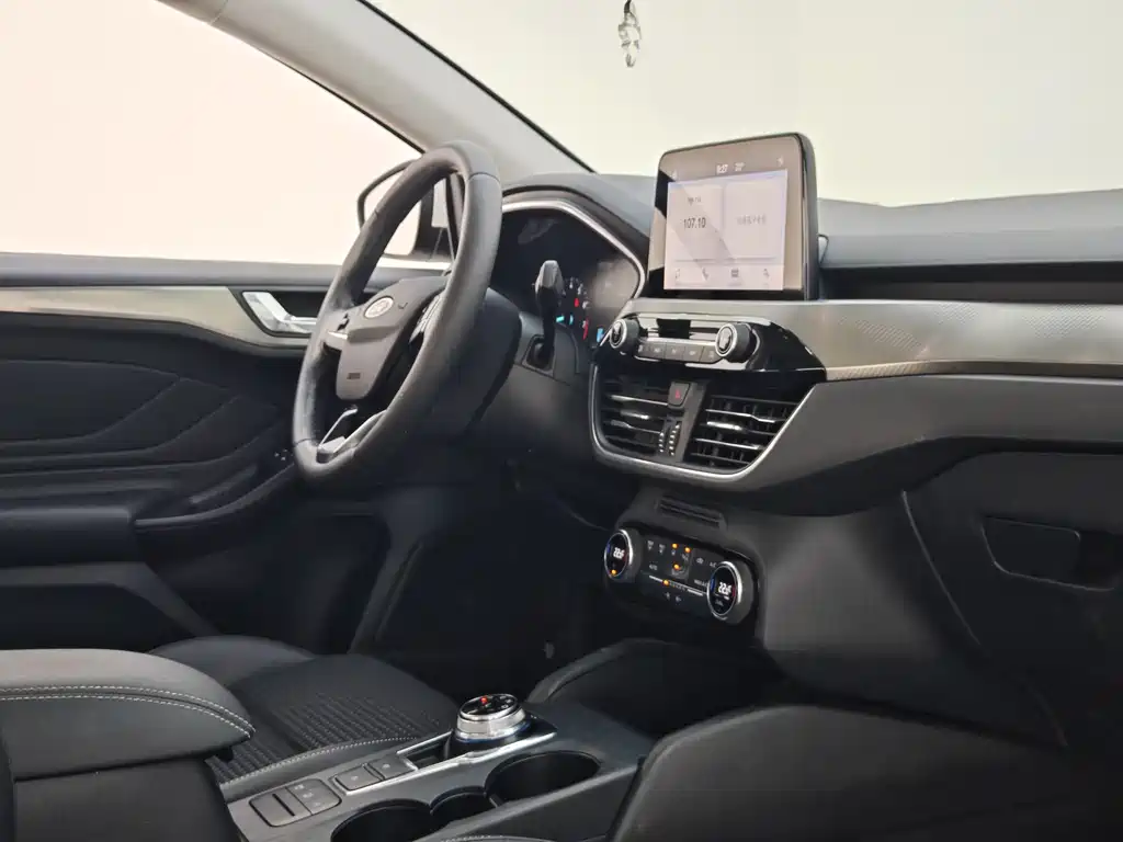 Ford Focus 2020 — фото 11