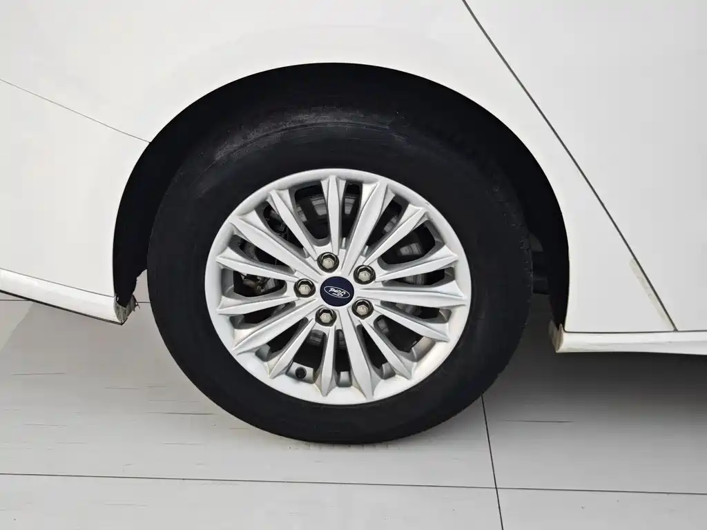 Ford Focus 2020 — фото 14