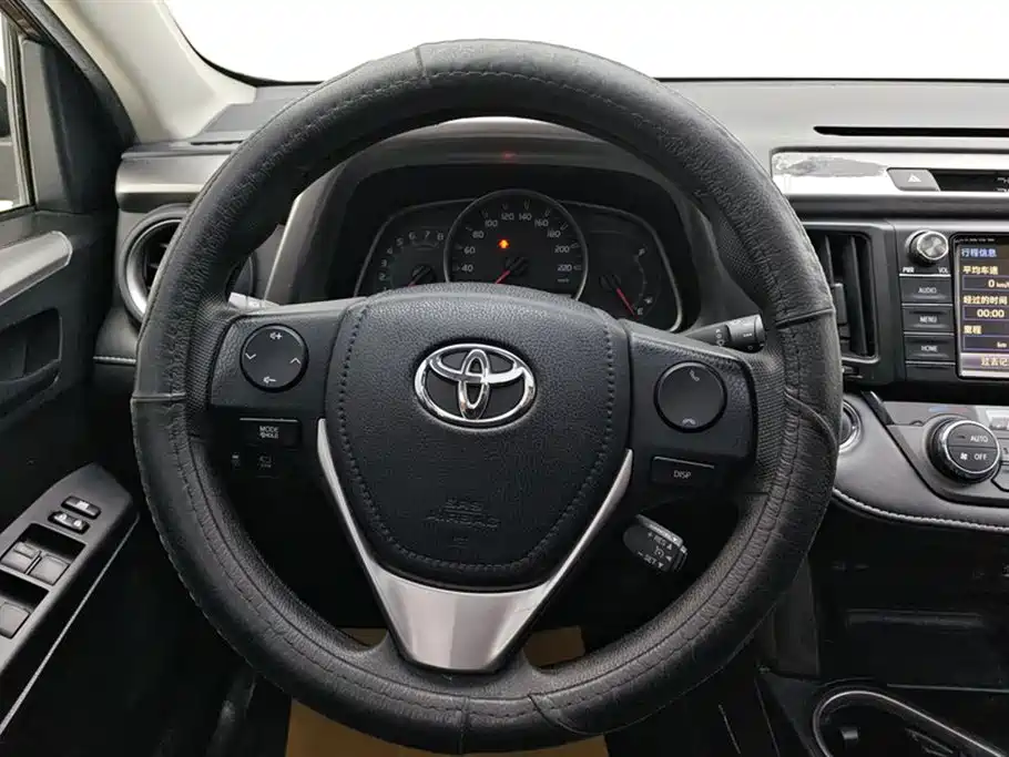 Toyota RAV4 2017 — фото 13