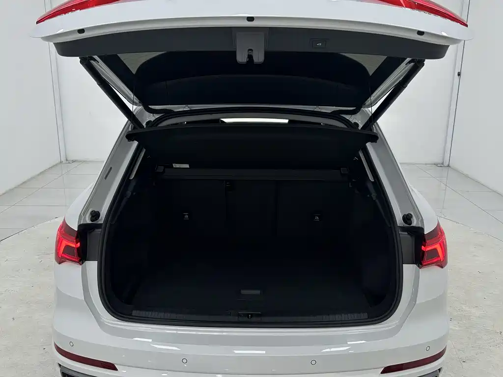 Audi Q3 2023 — фото 16