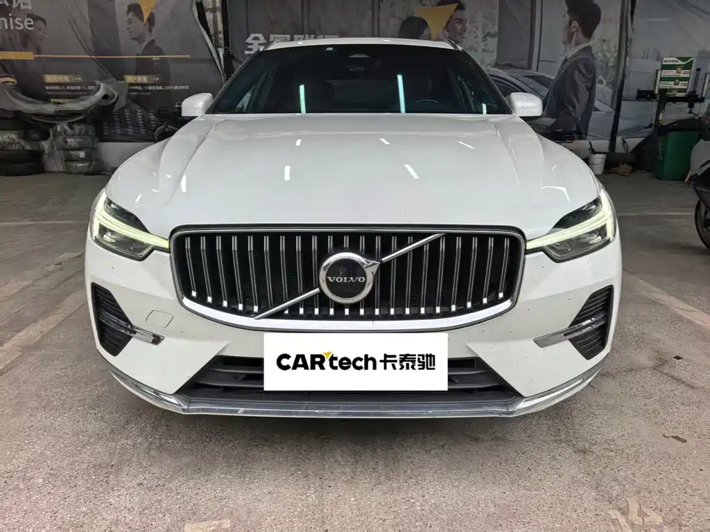 Volvo XC60 2022 — фото 2