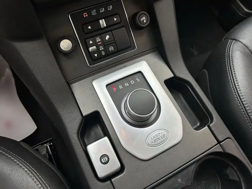 Land Rover Discovery 2017 — фото 18