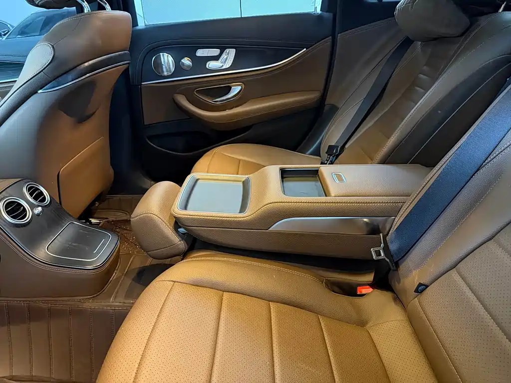 Mercedes-Benz E-Class 2023 — фото 11