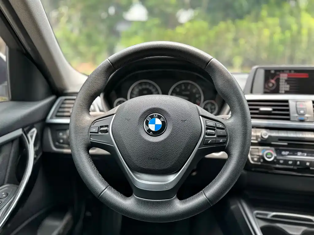 BMW 3 Series 2017 — фото 22