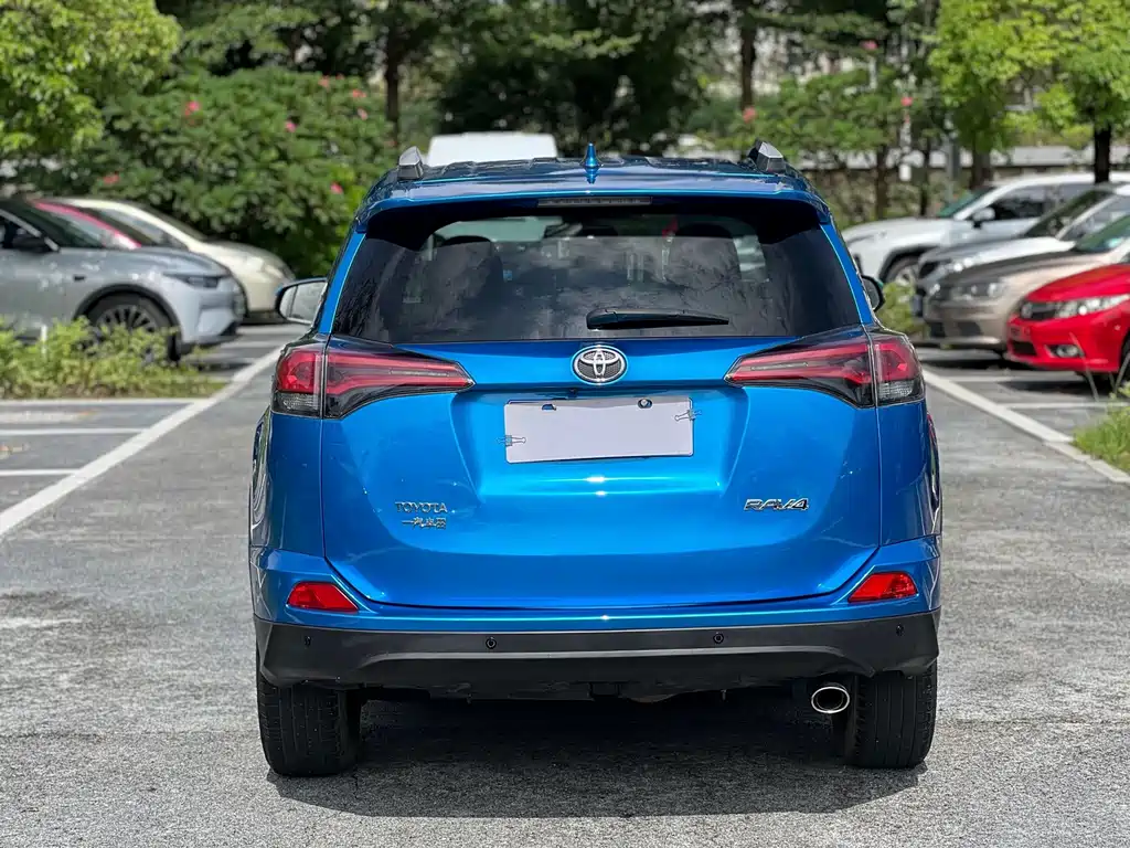Toyota RAV4 2017 — фото 5