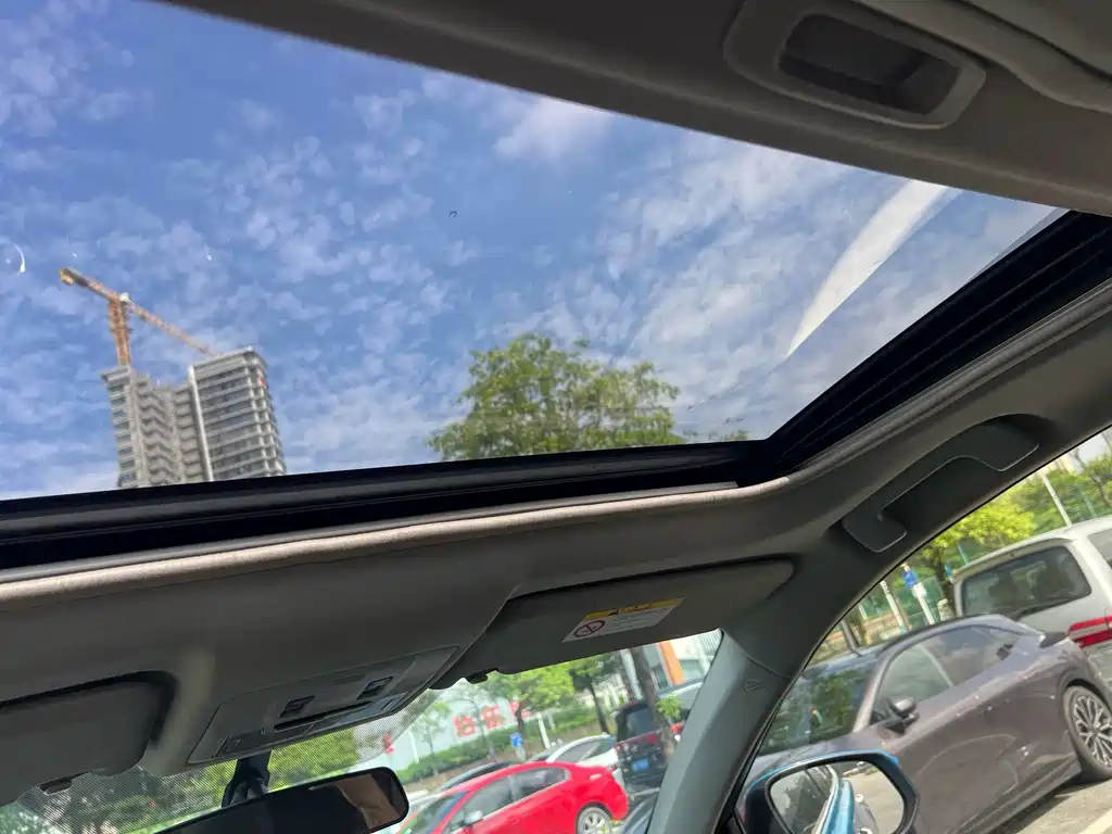 Toyota RAV4 2017 — фото 19