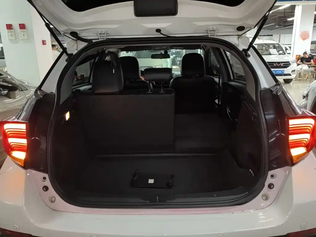 Toyota Yaris L 2023 — фото 19