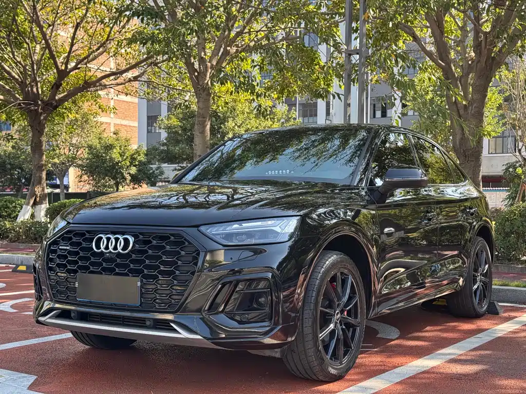 Audi Q5L Sportback 2022 — фото 1