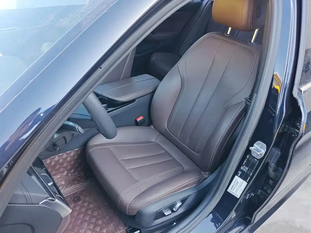 BMW 5 Series 2019 — фото 11