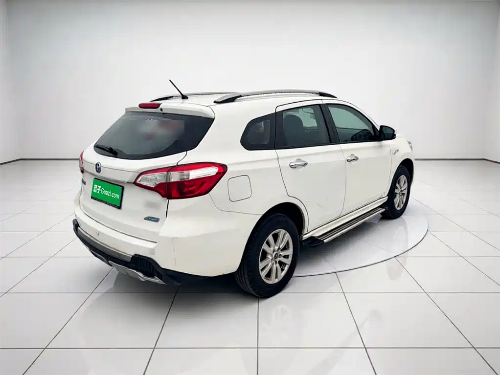 Venucia T70 2015