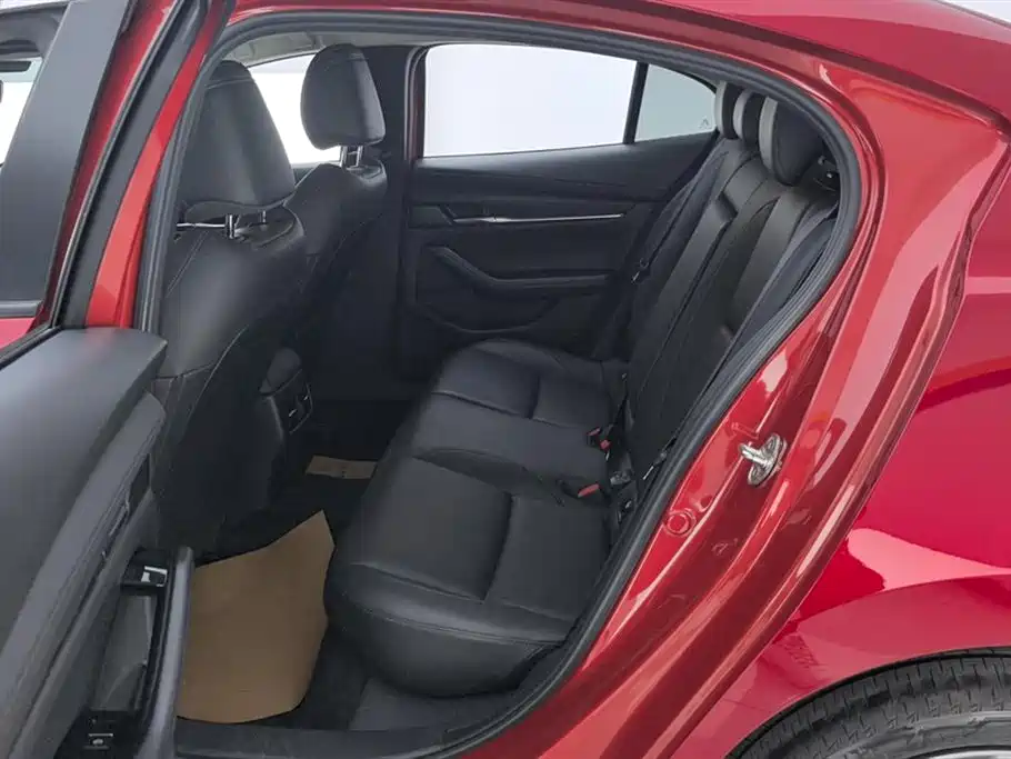 Mazda 3 Axela 2022 — фото 10