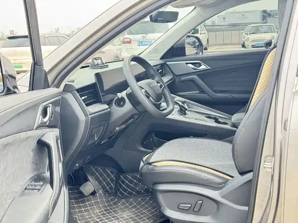 Roewe D5X DMH 2025