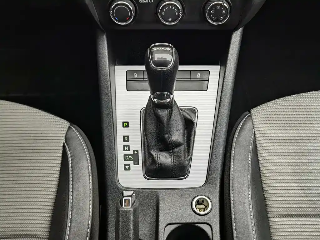 Skoda Octavia 2016 — фото 13