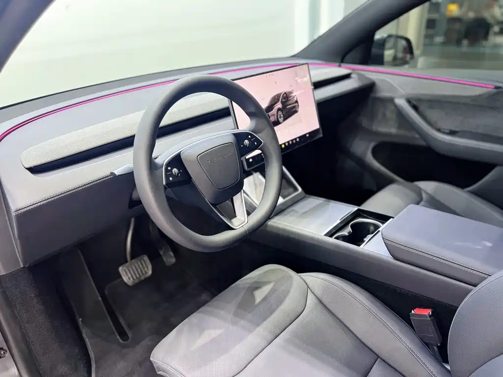 Tesla Model Y L 2025 — фото 10